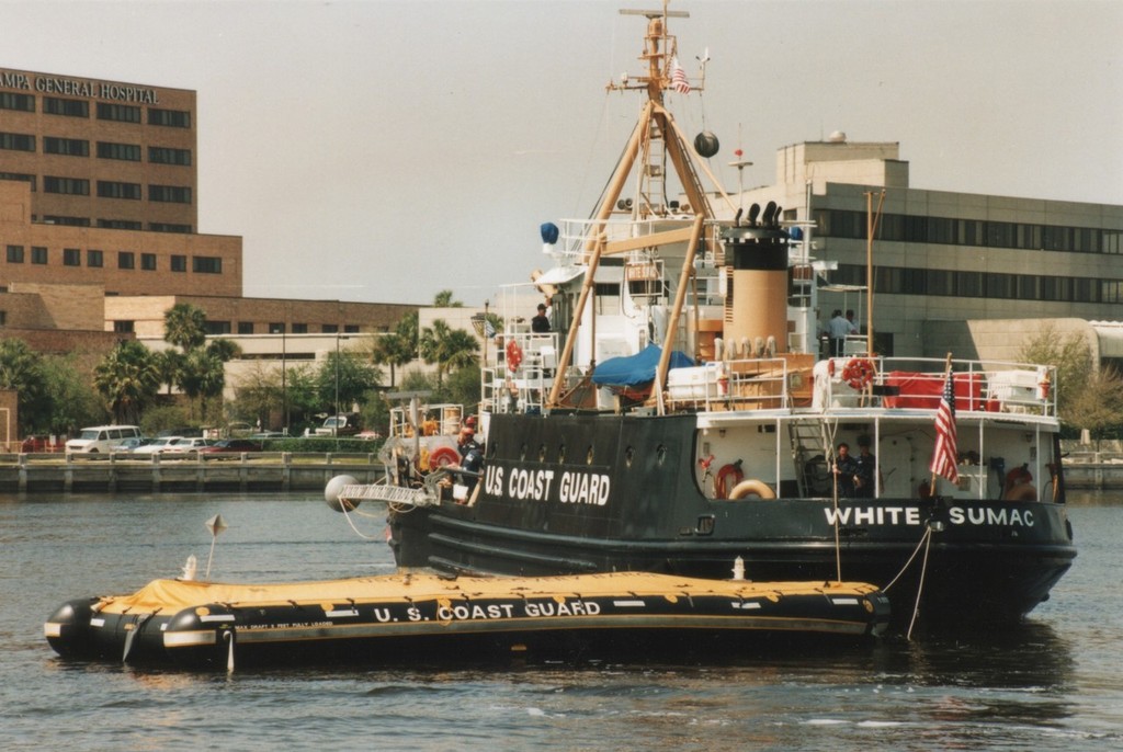 A Lancer inflatable barge being used for skimming escaped oil in US © Lancer Industries. www.lancer.co.nz